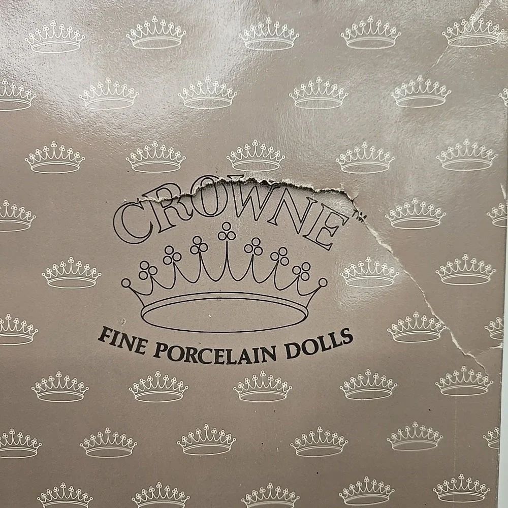 Vintage 1990 Crowne Porcelain Dolls #60422 The Bedtime Bear 